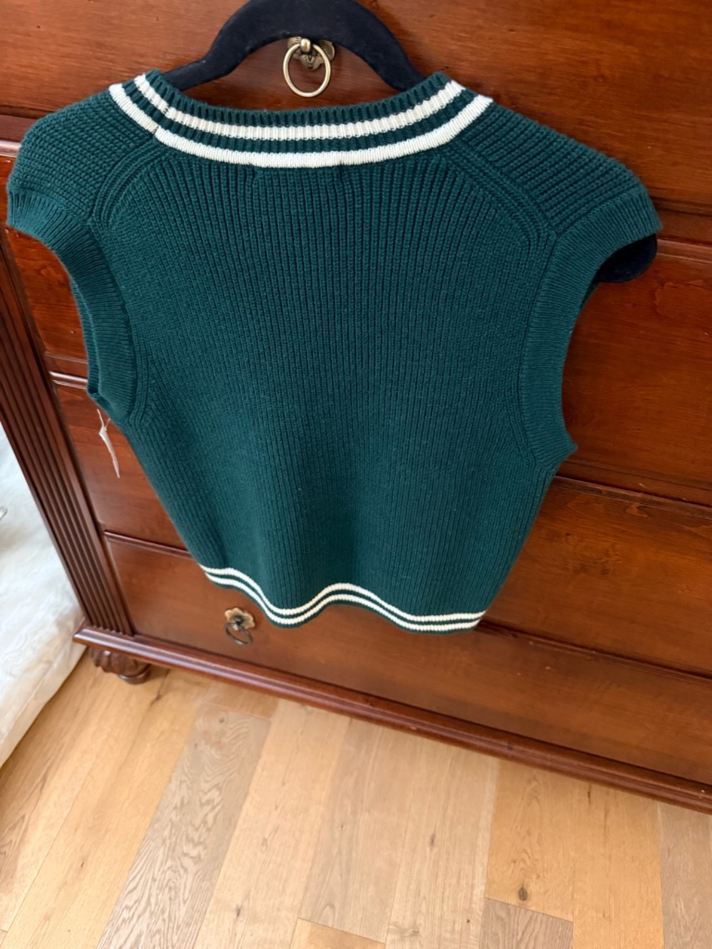 Uniqlo Green Sleeveless Knit Sweater with Striped Trim - Picture 3 of 4